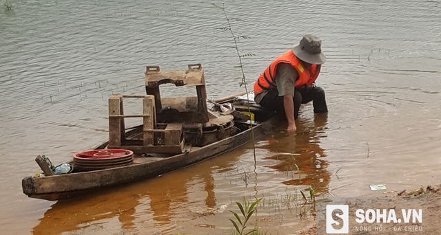 
Bây giờ, bất chấp bệnh tật nguy hiểm một số người dân vẫn đến Đồng Giá để tìm vàng.
