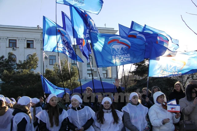 Người dân và lãnh đạo Crimea kỷ niệm 1 năm ngày trưng cầu dân ý dẫn đến sáp nhập vào Nga (16/3). (Ảnh: Duy Trinh-Cao Cường)