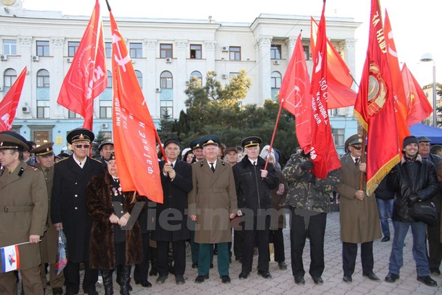 Người dân và lãnh đạo Crimea kỷ niệm 1 năm ngày trưng cầu dân ý dẫn đến sáp nhập vào Nga (16/3). (Ảnh: Duy Trinh-Cao Cường)