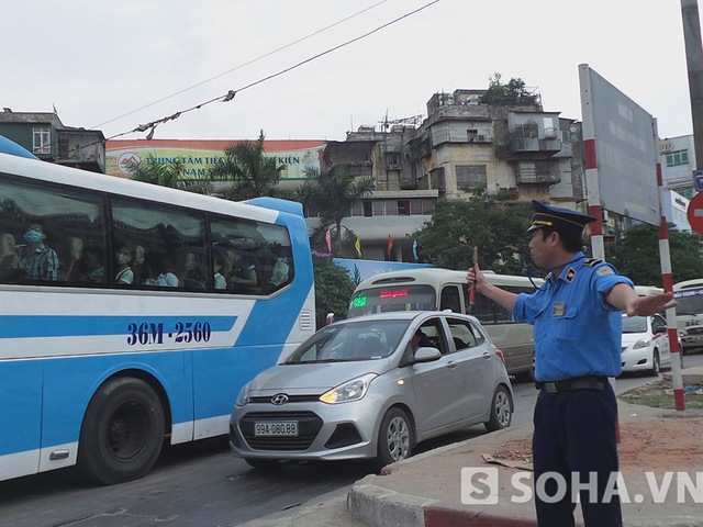 Đồng thời lên phương án phối hợp với các ngành chức triển khai đồng bộ các biện pháp đảm bảo trật tự an toàn giao thông.