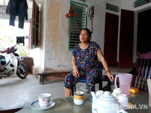 Bà Nhài (mẹ anh Tâm, Thái) kể lại sự việc với PV