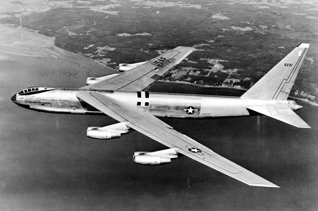 
Nguyên mẫu YB-52

