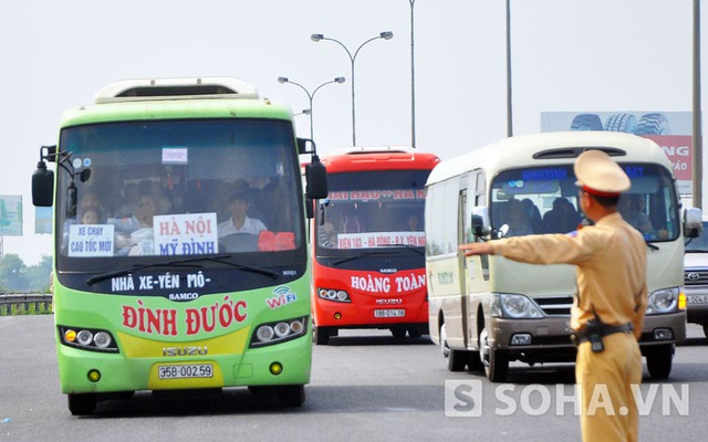 Các trường hợp vi phạm đều bị lực lượng CSGT lập biên bản xử lý.