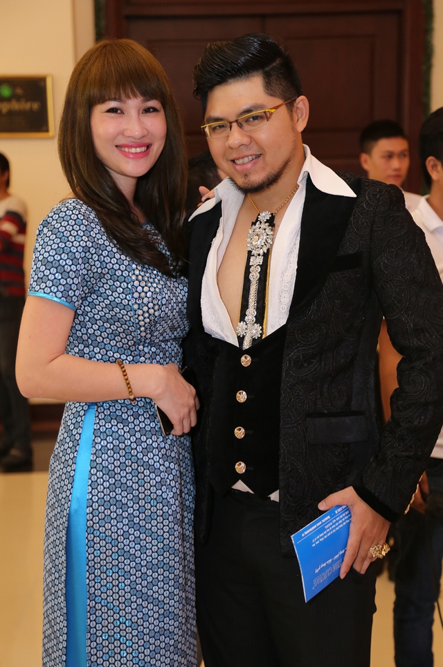
Nhà thiết kế Lê Long Dũng, người đã thiết kế bộ áo dài đôi cho vợ chồng Jimmii Nguyễn.
