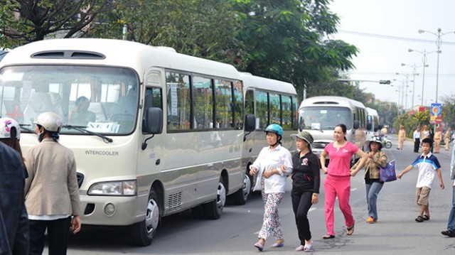 Đoàn xe chuẩn bị đưa tang ông Nguyễn Bá Thanh (Ảnh: Lê Trung/Tuổi trẻ)