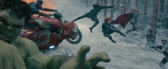 Avengers: Age Of Ultron mở màn bằng pha hành động ngẹt thở.