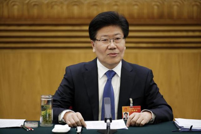 
Bí thư đảng ủy Tân Cương Trương Xuân Hiền tham gia buổi thảo luận tại đoàn đại biểu Tân Cương trong kỳ họp Quốc hội Trung Quốc ngày 10/3. (Ảnh: Reuters)
