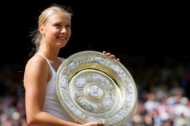 
Maria bắt đầu nổi danh từ năm 2004, khi cô vô địch Wimbledon lúc mới 17 tuổi.
