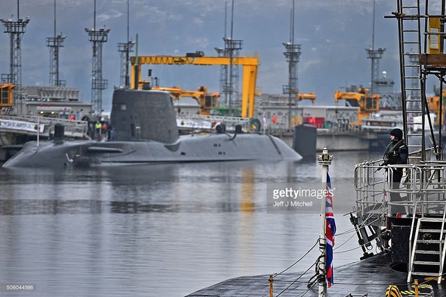 
HMS Vigilant có chiều dài 149,9m, rộng 12,8m, lượng giãn nước khi lặn là 15.900 tấn.

Tàu được trang bị 1 lò phản ứng hạt nhân Rolls-Royce PWR2 giúp nó đạt được tốc độ tối đa 25 hải lý/giờ (khi lặn), tầm hoạt động không hạn chế (chỉ phụ thuộc vào lượng thực phẩm và các yêu cầu bảo dưỡng), thủy thủ đoàn 135 người.
