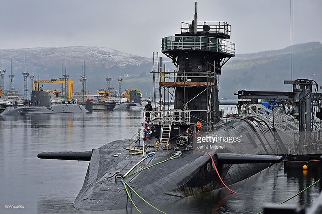 
HMS Vigilant được khởi đóng ngày 16-02-1991, hạ thủy ngày 14-10-1995 và đưa vào biên chế ngày 02-11-1996. Hiện nay, con tàu cùng 3 chị em khác cùng lớp đang đóng quân tại căn cứ HMS Neptune ở Scotland.
