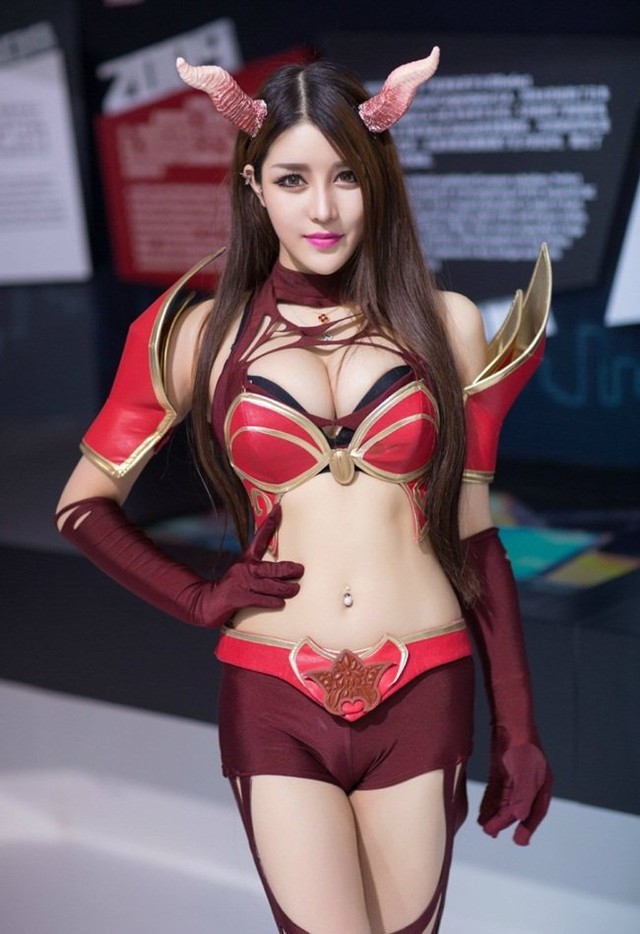 
Quách Đình Du, sinh ngày 2/4/1992, ở Hoàng Phố, Thượng Hải, là một hot girl, một show girl, cosplayer rất được yêu thích tại Trung Quốc.
