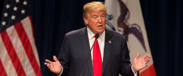 
Ông Donald Trump trong cuộc gặp gỡ cử tri tại Iowa ngày 9/1
