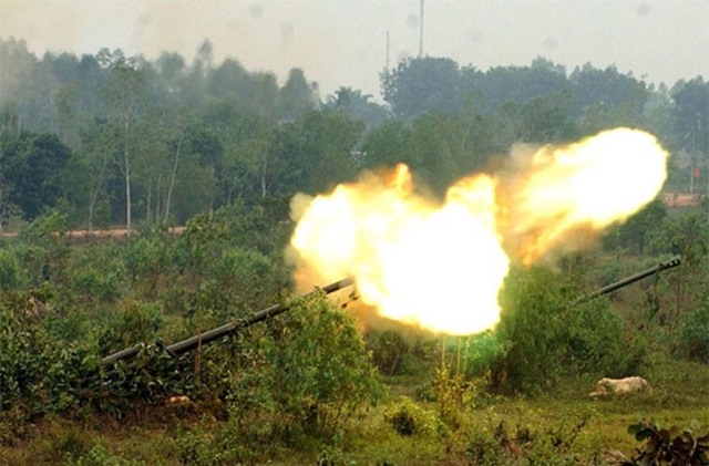 
Pháo nòng dài M46 cỡ 130 mm của Việt Nam khai hỏa trong một cuộc tập trận
