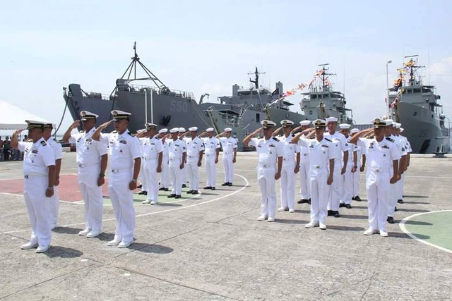 
Philippines đã mua tổng cộng 5 tàu đổ bộ do Hải quân Hoàng gia Australia loại biên với giá trị hợp đồng 726 triệu Peso (gần 16 triệu USD). Nước này nhận được 2 tàu đầu tiên vào tháng 08-2015 và 3 tàu còn lại vào hồi cuối tháng 03 vừa qua.
