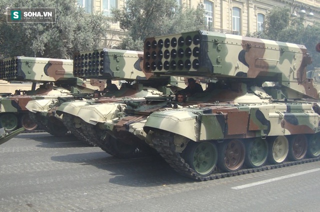 
Các hệ thống pháo phản lực phóng loạt nhiệt áp TOS-1A của Azerbaijan.
