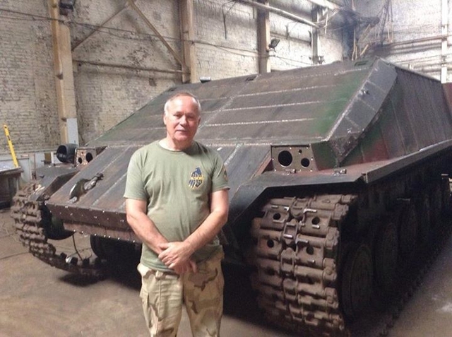 
Tuy nhiên, theo nhận định của truyền thông phương Tây, trước sự đặc biệt khó khăn về kinh tế thì việc Ukraine cho ra mắt mẫu xe tăng mới Azovets là nỗ lực rất lớn của chính quyền Kiev.

