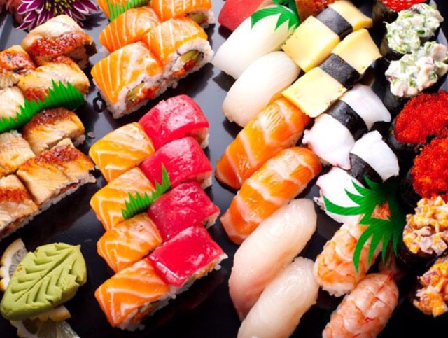 
Sushi cân bằng hoàn hảo giữa tinh bột, rau củ quả, cá và thịt.
