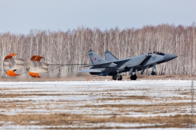 
Chương trình phát triển tên lửa chống vệ tinh phóng từ tiêm kích MiG-31D gọi là Hệ thống Kontakt được phê duyệt vào năm 1984.

Các thành phần của hệ thống bao gồm trạm vô tuyến-quang học phức tạp 45ZH6 trên mặt đất. Trạm mặt đất này được sử dụng để đo một cách rất chính xác thông số của các vệ tinh ngoài quỹ đạo.
