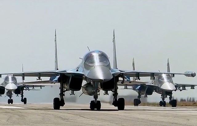 
Phi đội Su-34 chuẩn bị cất cánh rời Syria, trưa ngày 15/3/2016.
