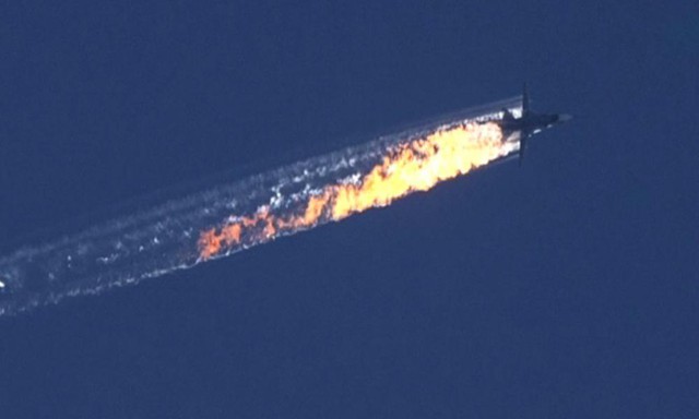 
Hình ảnh chiếc Su-24 của Nga bị Thổ Nhĩ Kỳ bắn hạ.
