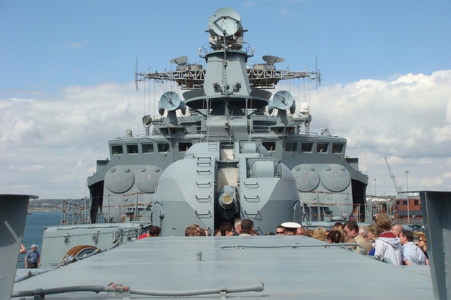 
AP đưa tin, quân đội Nga hôm 21/1 đã mời các phóng viên hoạt động tại Moscow lên tàu khu trục chống ngầm Phó Đô đốc Kulakov thuộc lớp Udaloy. Di chuyển cùng tàu Kulakov còn có tàu tuần dương tên lửa Varyag, soái hạm của Hạm đội Thái Bình Dương.
