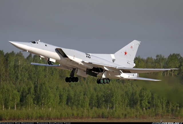 
Regnum cho rằng, với bán kính chiến đấu xa của Tu-22M3, cộng thêm tầm bắn của tên lửa có cánh đủ để bao trùm toàn bộ lãnh thổ vùng Tây Âu, kể cả nước Anh. Tu-22M3 sẽ có thể bay đến các nước Đông Âu với tốc độ vượt âm liên tục.

Tất cả những điều này là thêm một đòn mạnh có thể có đánh vào hệ thống phòng thủ chống tên lửa của Mỹ ở châu Âu.
