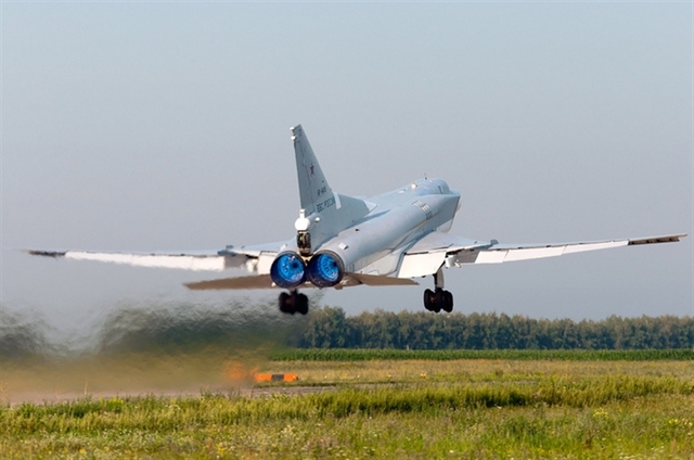 
Ngoài ra, tên lửa Kh-32 đang được nghiên cứu chế tạo cho Tu-22M3, dự kiến sẽ có thể tiêu diệt mục tiêu ở cự li đến 1.000km với độ chính xác rất cao.

Đến năm 2020, có 30 chiếc Tu-22M3 sẽ được hiện đại hóa nâng cấp đến cấu hình Tu-22M3M và được trang bị chính những tên lửa này.
