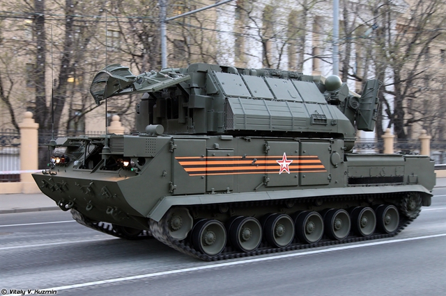 
Xe chiến đấu 9A331 sử dụng khung gầm bánh xích GM-5955 có thể hành quân với tốc độ tối đa 65km/h, cự ly hành trình 500km. Ngoài khung gầm bánh xích, các tổ hợp Tor-M2U của Nga hiện nay thiết kế theo kết cấu module cho phép tích hợp trên khung gầm xe bánh lốp.
