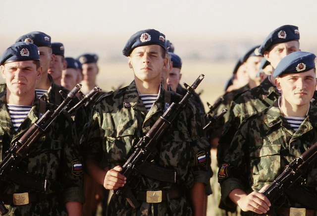 
Lính dù thuộc Sư đoàn cận vệ số 106 tham gia một cuộc tập trận ở Kazakhstan. Ảnh: Wiki.
