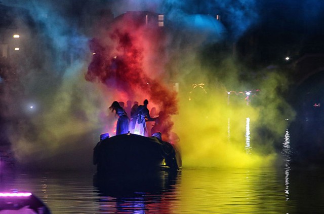 Lễ hội Carnival đầy màu sắc khai mạc tại thành phố Venice, Italia.