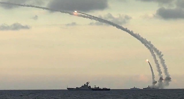 
Tàu chiến Nga phóng tên lửa hành trình đối đất 3M-14T
