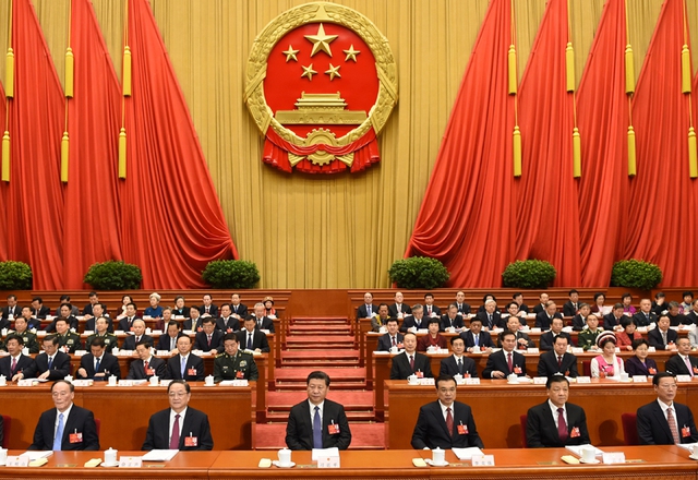 
Các thành viên Bộ chính trị Trung Quốc tham dự lễ khai mạc Đại hội đại biểu nhân dân toàn quốc lần thứ 4 khóa XII ngày 5/3 tại Đại lễ đường nhân dân Bắc Kinh. Ảnh: Xinhua
