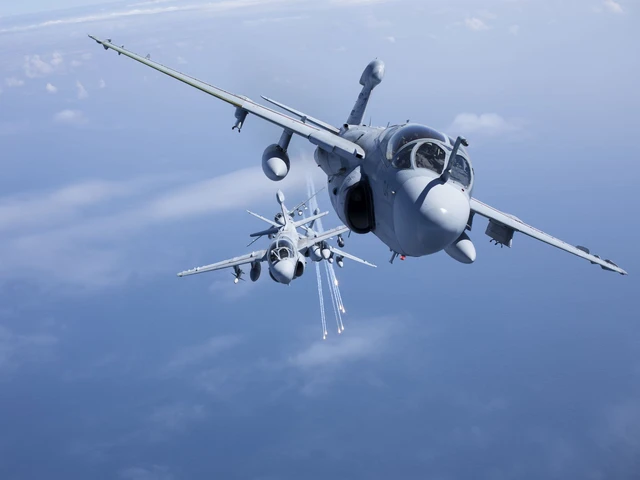 
Các máy bay EA-6B Prowler của Lính thủy đánh bộ Mỹ khai hỏa trong cuộc tập trận ở Cherry Point, bang North Carolina.
