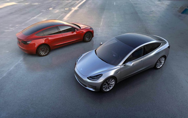 Mẫu xe sedan Model 3 dự kiến bắt đầu giao hàng vào cuối năm 2017 và có giá khởi điểm 35.000 USD.