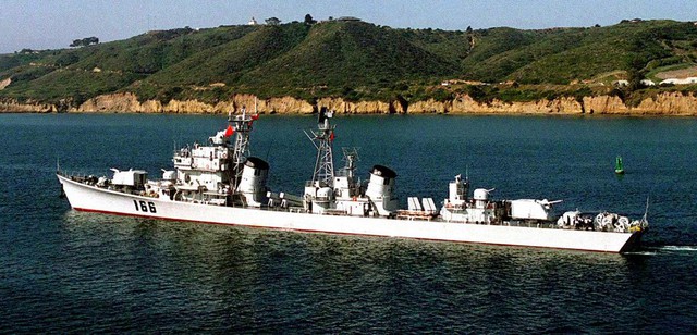 
Khu trục hạm Zhuhai (Chu Hải) thuộc Type 051 lớp Luda (Lữ Đại) của Hải quân Trung Quốc
