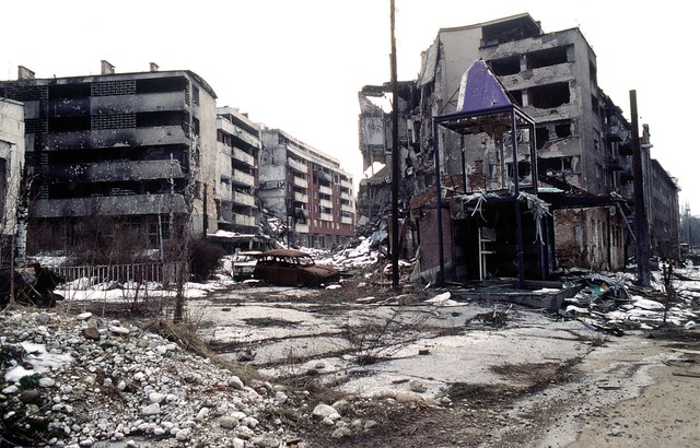 
Sarajevo tan hoang trong cuộc chiến Kosovo.
