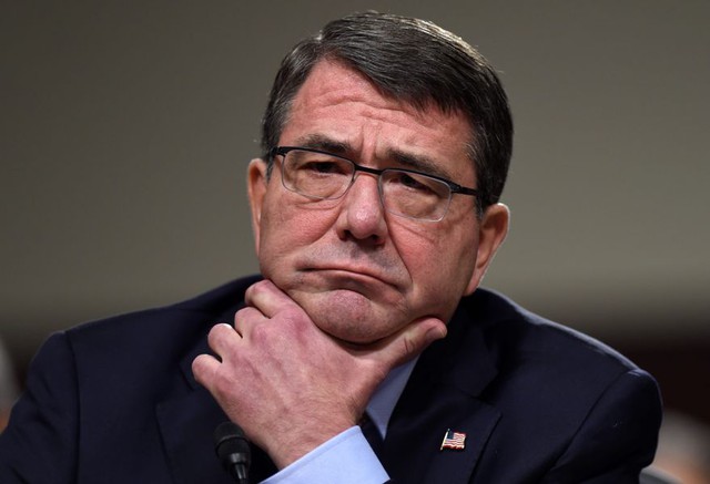 
Bộ trưởng Quốc phòng Mỹ Ashton Carter đang bị làm khó tại châu Á - Thái Bình Dương bởi những giới hạn chi tiêu quân sự. Ảnh: AP
