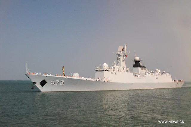 
Đội hình tàu chiến của Trung Quốc đến Campuchia lần này gồm 2 khinh hạm mang tên lửa dẫn đường Type 054A (tàu Liuzhou số hiệu 573 và Sanya số hiệu 574) cùng tàu tiếp liệu Type 908 mang tên Qinghaihu số hiệu 885.
