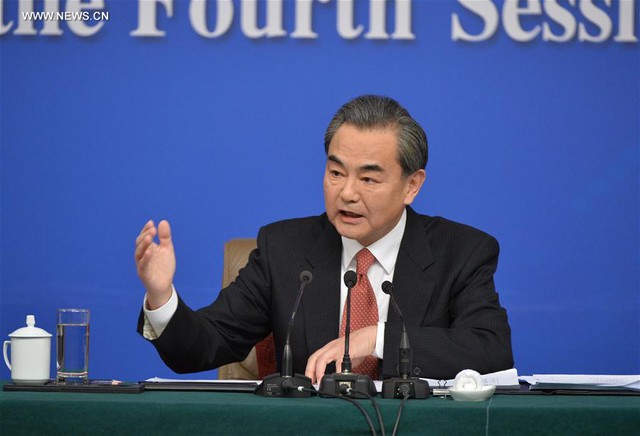 
Ngoại trưởng Trung Quốc Vương Nghị tại cuộc họp báo hôm 8/3. (Ảnh: THX)
