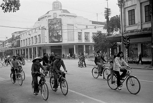 
Đoạn phố Hàng bài, Hàng Khay của năm 79.
