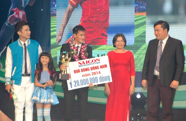 Công Vinh chỉ giành danh hiệu Quả bóng đồng Việt Nam năm 2014. Ảnh: Lao động