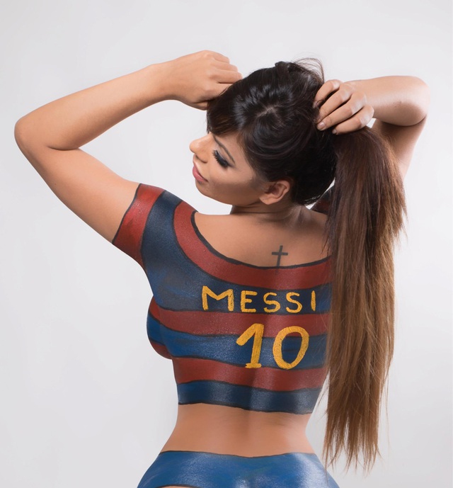 
Suzy Cortez hâm mộ Messi.

