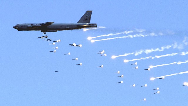 
Trong Chiến dịch Bão táp sa mạc, B-52 đã ném hơn 40 % tổng số bom đạn triển khai trên không.
