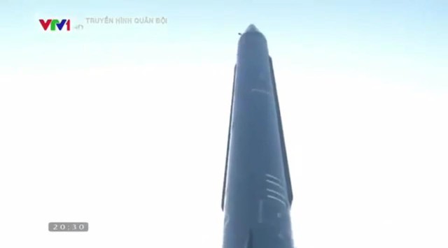 
Tên lửa đạn đạo Hwasong-6 của Việt Nam, ảnh chụp màn hình chương trình Truyền hình Quân đội nhân dân
