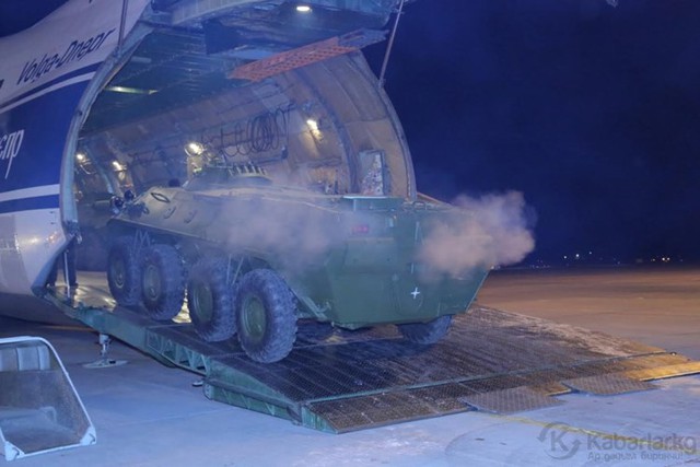 
Nhiều nguồn tin không chính thức cho hay, những chiếc xe bọc thép này nằm trong kế hoạch của Bộ Quốc phòng Nga dành tặng Quân đội Kyrgyzstan.
