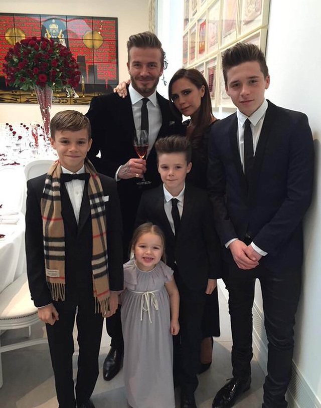 
Gia đình hạnh phúc của David Beckham.
