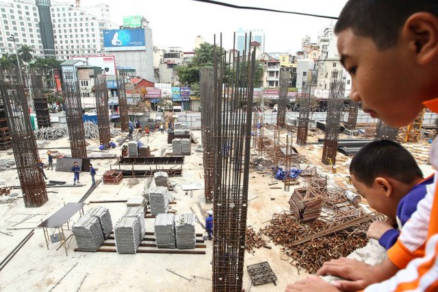 
Nhà ga Cát Linh thuộc dự án đường sắt đô thị Cát Linh - Hà Đông chậm tiến độ do các nhà thầu phụ bị tổng thầu nợ tiền thi công - Ảnh: Nguyễn Khánh
