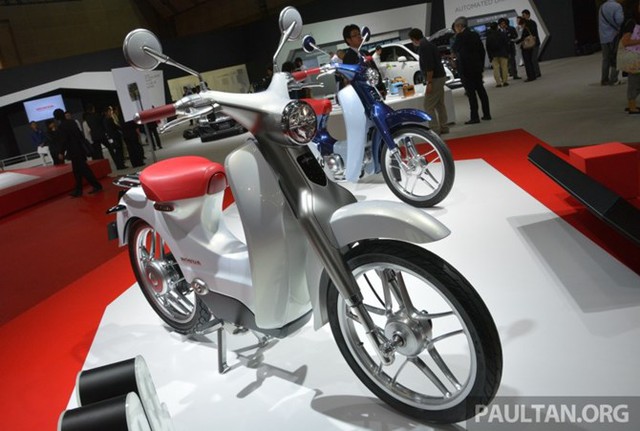 Vào năm 2015, tại 1 triển lãm ở Nhật Bản, 2 bản concept tuyệt đẹp Honda Super Cup chạy xăng và EV-Cub chạy đã được giới thiệu.
