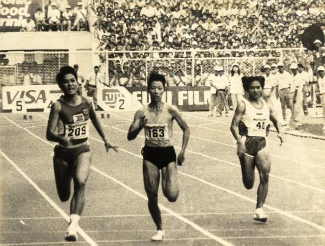 
Mỹ Linh (giữa) khi tranh tài cự ly 100m tại SEA Games 1991. Ảnh: HOÀI LÊ.

