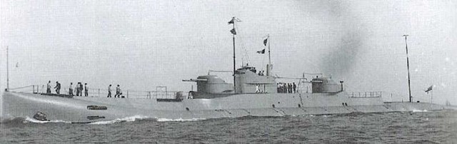 
Tàu ngầm X-1 của Hải quân Anh.
